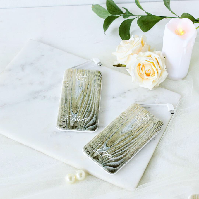 Custom Powerbank - Bridesmaids gift by PORTÉ by Clarin - 003 Custom Powerbank - Bridesmaids gift by PORTÉ by Clarin - 003
