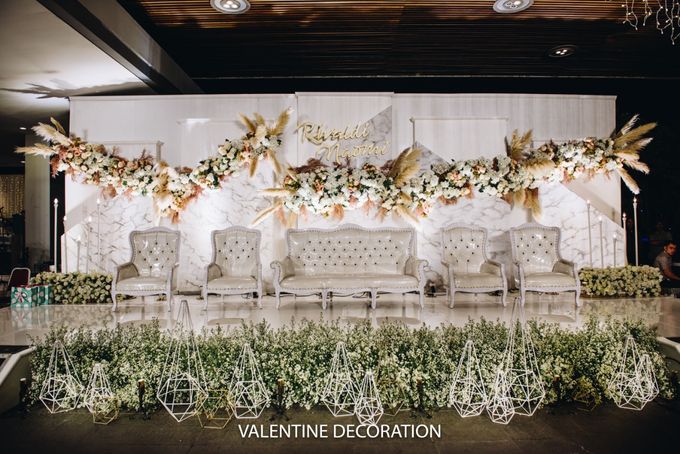 Rivaldy & Naomi Wedding Decoration at Hilton Pool by Bramanta Wijaya Sposa - 002