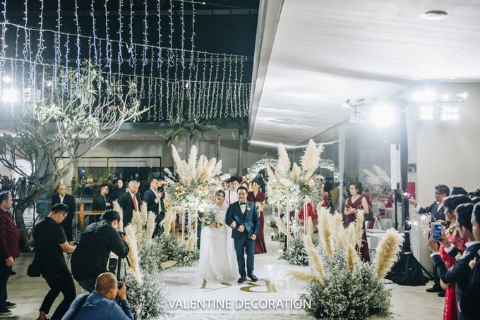 Rivaldy & Naomi Wedding Decoration at Hilton Pool by Bramanta Wijaya Sposa - 011