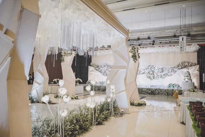 Gerryn & Vania Wedding Decoration at Grand Sudirman by Nodi Rahadian - 011