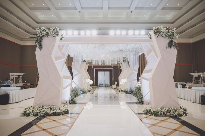 Gerryn & Vania Wedding Decoration at Grand Sudirman by Nodi Rahadian - 012