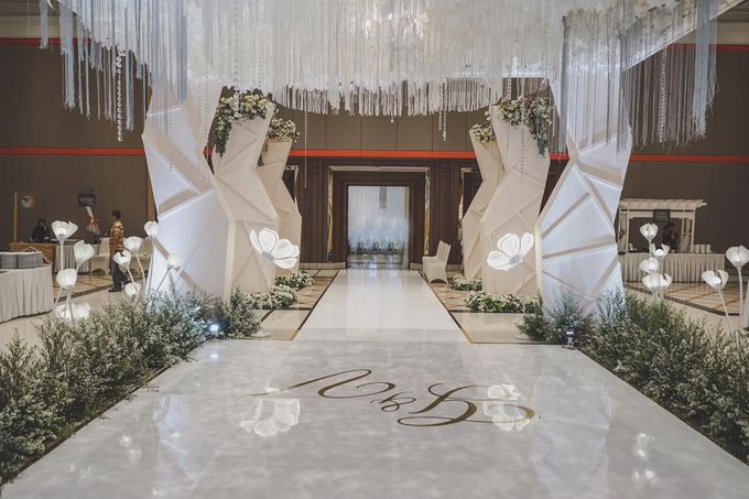 Gerryn & Vania Wedding Decoration at Grand Sudirman by Nodi Rahadian - 013