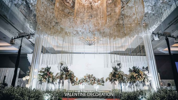 Yuri & Jessica Wedding Decoration at Hilton Ballroom by Hilton Bandung - 014