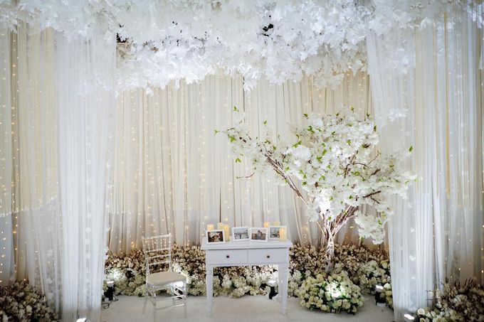 Maga & Elsa Wedding Decoration at Hilton Ballroom by Valentine Wedding Decoration - 016