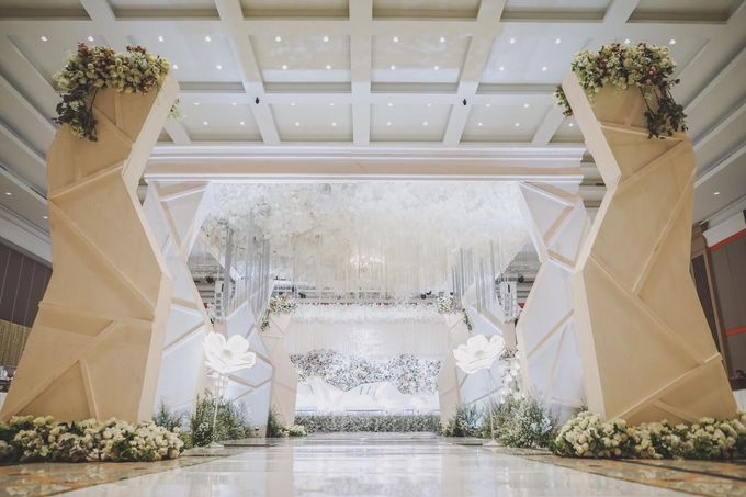 Gerryn & Vania Wedding Decoration at Grand Sudirman by Nodi Rahadian - 017