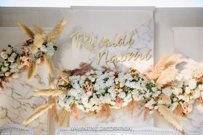 Rivaldy & Naomi Wedding Decoration at Hilton Pool by Bramanta Wijaya Sposa - 003