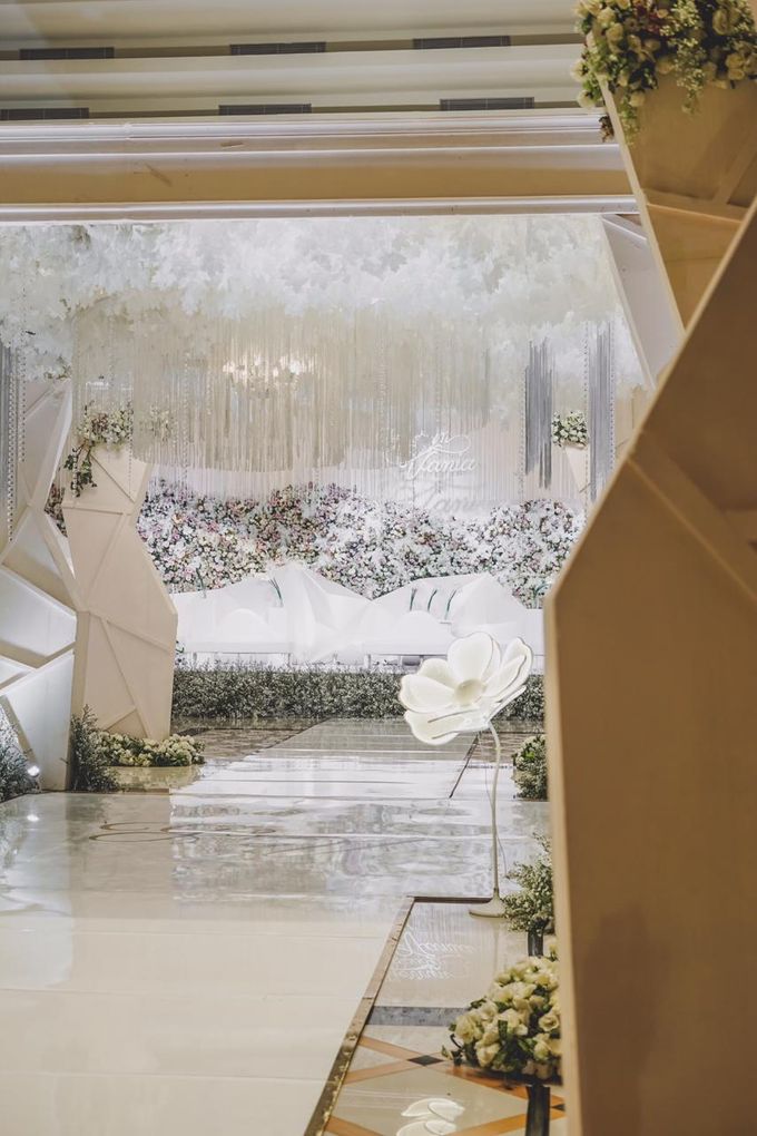 Gerryn & Vania Wedding Decoration at Grand Sudirman by Nodi Rahadian - 021 Gerryn & Vania Wedding Decoration at Grand Sudirman by Nodi Rahadian - 021