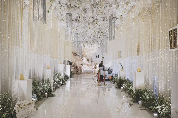 Gerryn & Vania Wedding Decoration at Grand Sudirman by Nodi Rahadian - 026