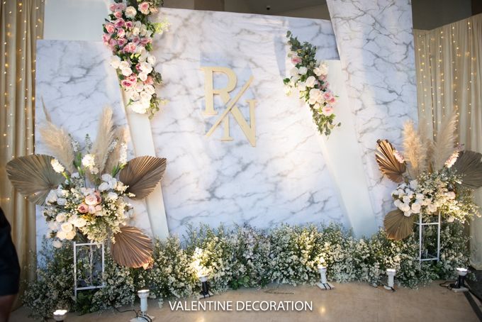 Rivaldy & Naomi Wedding Decoration at Hilton Pool by Bramanta Wijaya Sposa - 026