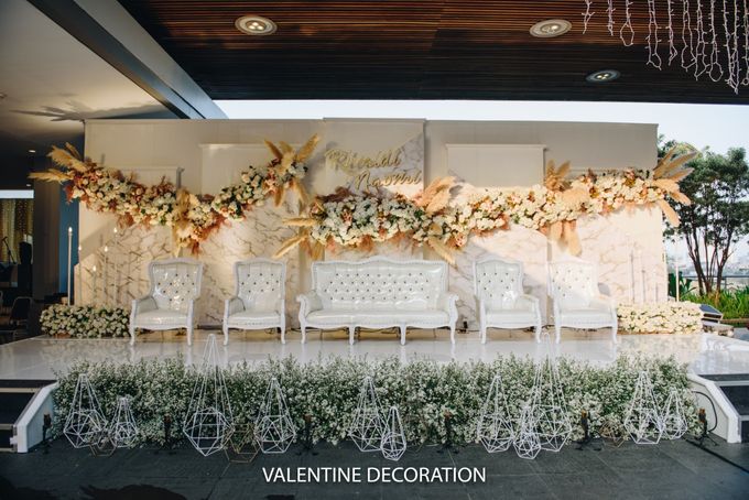 Rivaldy & Naomi Wedding Decoration at Hilton Pool by Bramanta Wijaya Sposa - 004