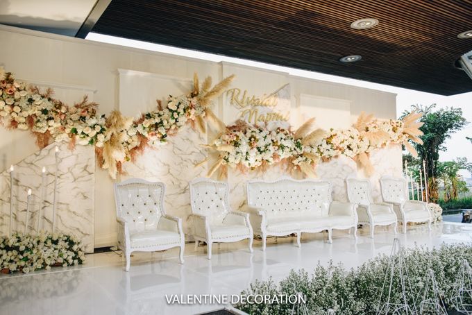 Rivaldy & Naomi Wedding Decoration at Hilton Pool by Bramanta Wijaya Sposa - 005