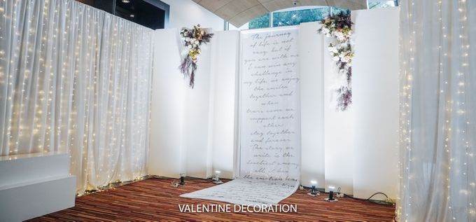 Yuri & Jessica Wedding Decoration at Hilton Ballroom by Hilton Bandung - 008