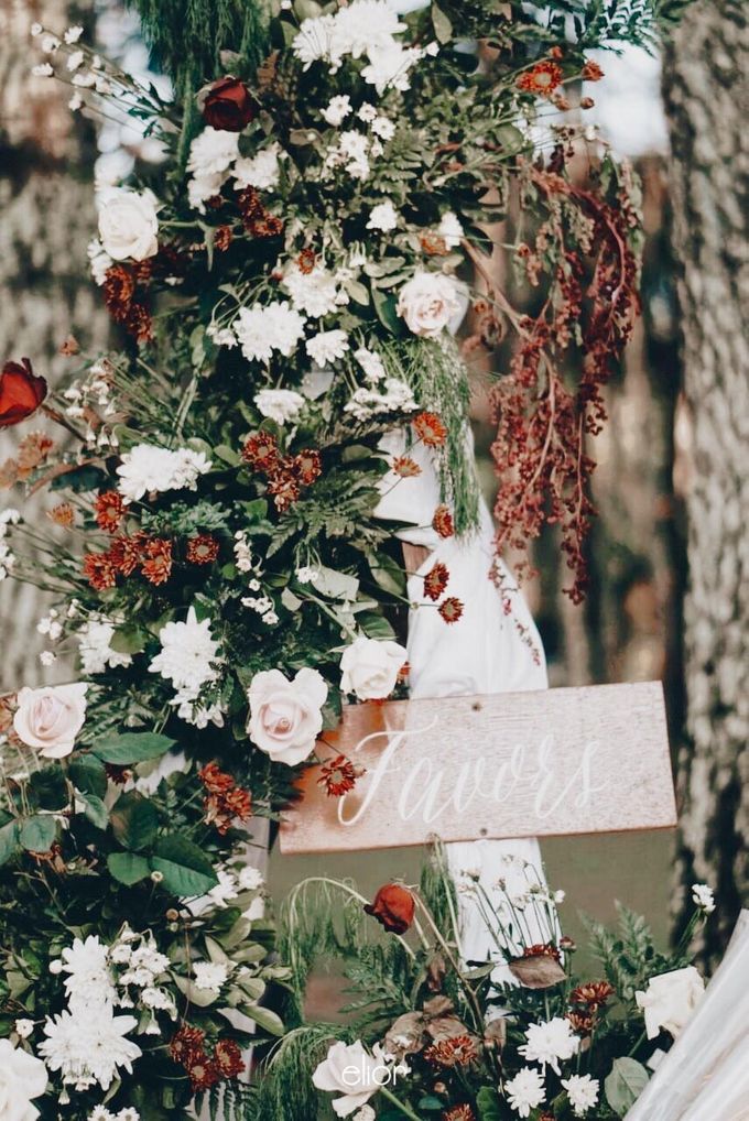 An Elegant Maroon wedding with boho touch in a pine forest for  Rara and Anthoni by Elior Design - 014