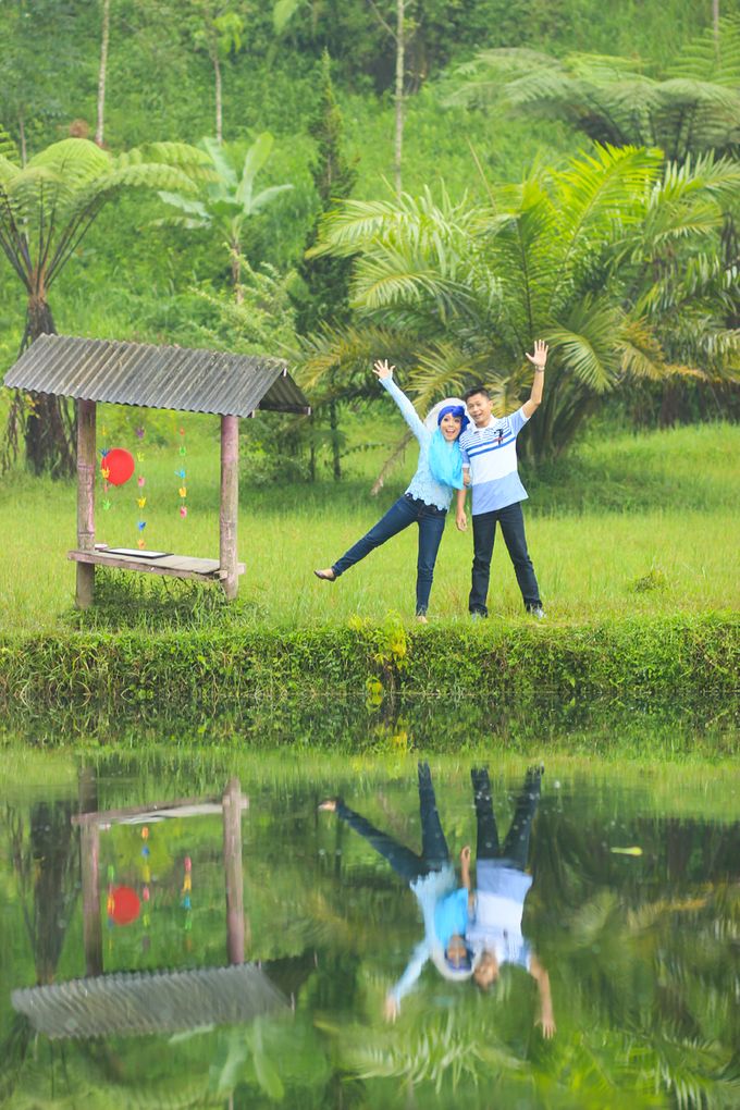 Prewedding Hijab Modern & Casual Holiday by Creative Fotografi - 011