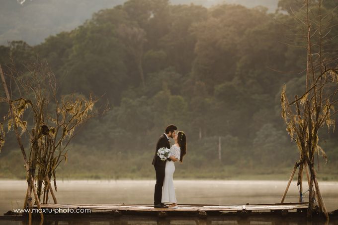 Engagement Rice Field Bali by Maxtu Photography - 015