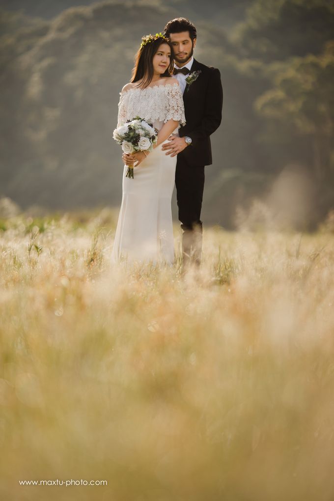 Engagement Rice Field Bali by Maxtu Photography - 020