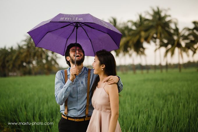 Engagement Rice Field Bali by Maxtu Photography - 050