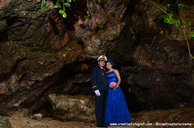 Prewedding di Pantai Jogja (romantic prewedding in the beach) by Creative Fotografi - 006