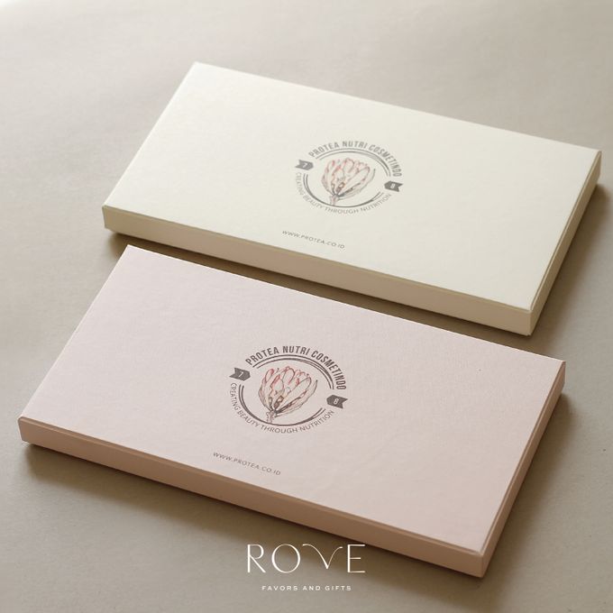 Protea - Custom Gift Set by Rove Gift - 001 Protea - Custom Gift Set by Rove Gift - 001