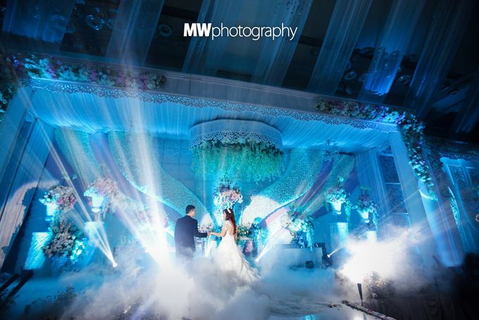 Beautiful Wedding at Mercure Hotel Surabaya by Five Stars Wedding Organizer by Moire Photo & Video - 019 Beautiful Wedding at Mercure Hotel Surabaya by Five Stars Wedding Organizer by Moire Photo & Video - 019