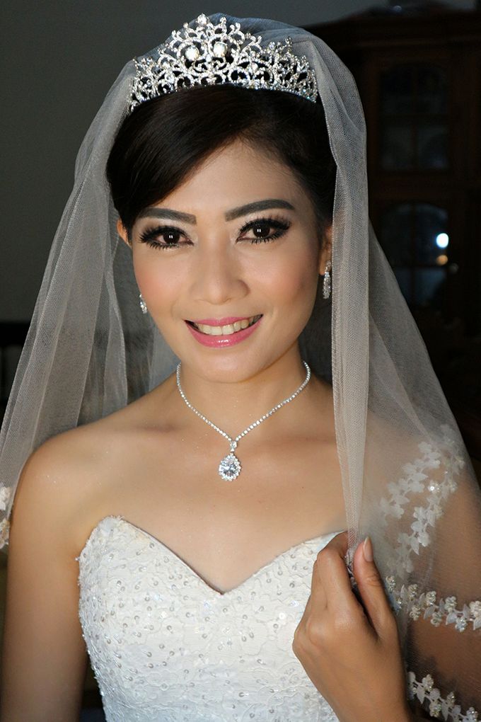 Wedding Day Makeup & Hairdo for Widya by Nike Makeup & Hairdo - 006 Wedding Day Makeup & Hairdo for Widya by Nike Makeup & Hairdo - 006