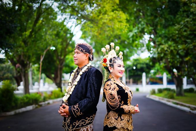 Pengantin Hijab - Bridal - Paes Tradisional by Rumah Rias Itut Bambang - 012 Pengantin Hijab - Bridal - Paes Tradisional by Rumah Rias Itut Bambang - 012