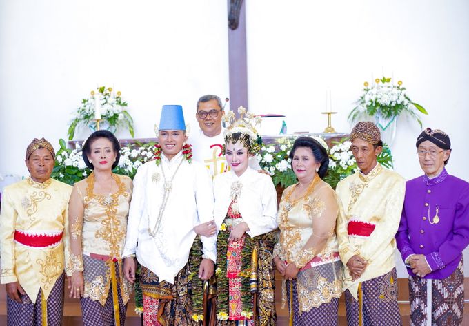 Pengantin Hijab - Bridal - Paes Tradisional by Rumah Rias Itut Bambang - 002 Pengantin Hijab - Bridal - Paes Tradisional by Rumah Rias Itut Bambang - 002