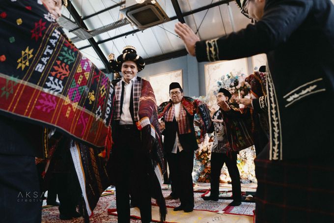 Rizka & Yudhi Engagement Batak Mandailing Tradition Part 3 by AKSA Creative - 035 Rizka & Yudhi Engagement Batak Mandailing Tradition Part 3 by AKSA Creative - 035