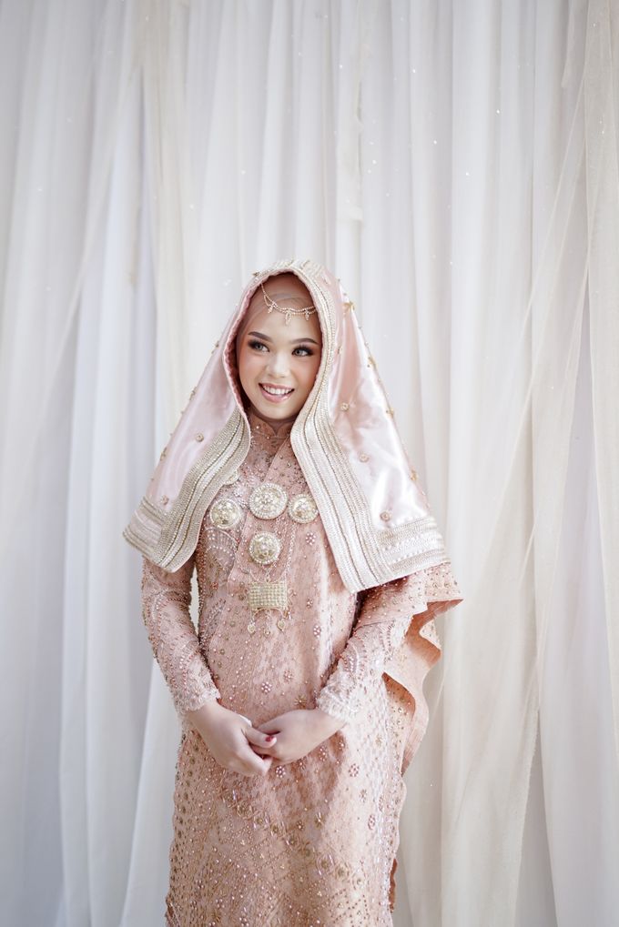 Wedding attire (mother/sister of the bride, kebaya akad, resepsi) by Diguci Design Studio - 005 Wedding attire (mother/sister of the bride, kebaya akad, resepsi) by Diguci Design Studio - 005