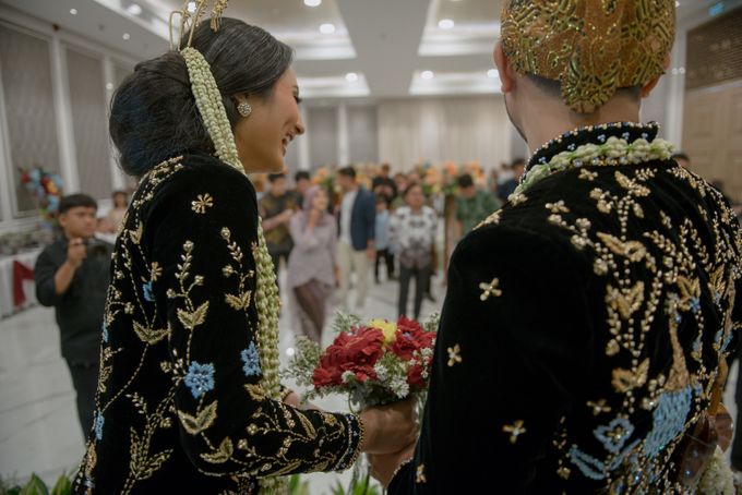 Who Will Catch It? All You Need to Know About the Bouquet Toss by G wedding organizer - 001 Who Will Catch It? All You Need to Know About the Bouquet Toss by G wedding organizer - 001
