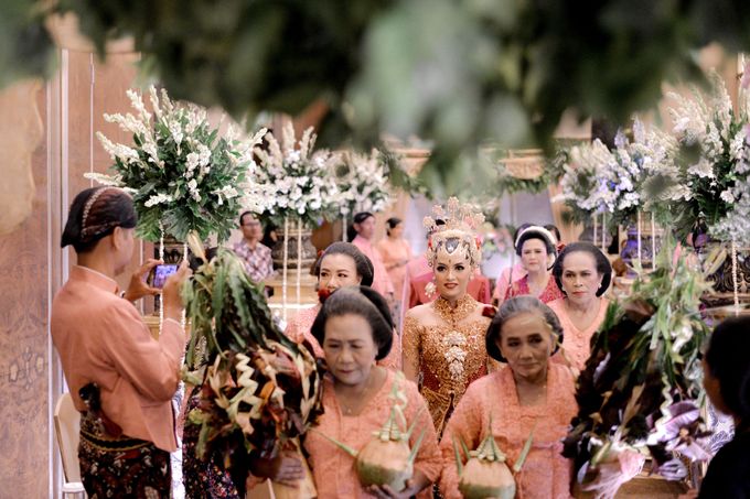 The Wedding of Krisna & Helga by Patron Wedding Organizer Yogyakarta - 007 The Wedding of Krisna & Helga by Patron Wedding Organizer Yogyakarta - 007
