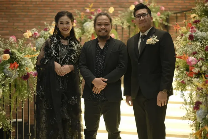 The wedding of Icha & Ocha by POLAR story on frame - 001