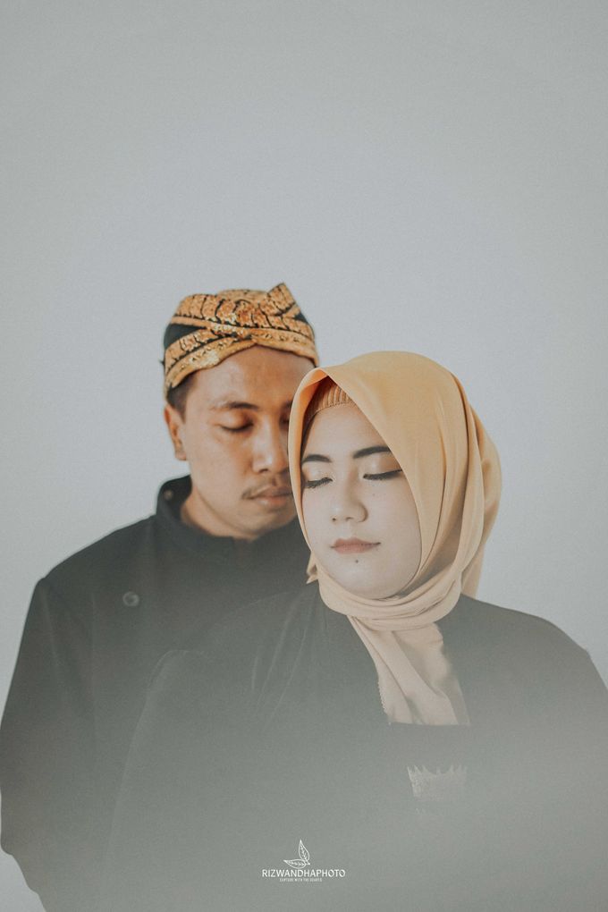 Pre Wedding Rosellif & Wawan by Rizwandha Photo - 011