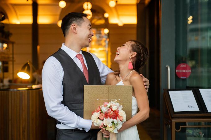 Wedding at Empress & Fullerton Bay Hotel by GrizzyPix Photography - 006