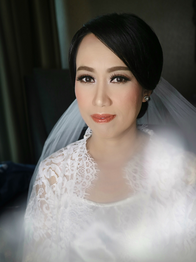 The Wedding of Wiwiek & groom by SARA ROSE Makeup Artist - 004