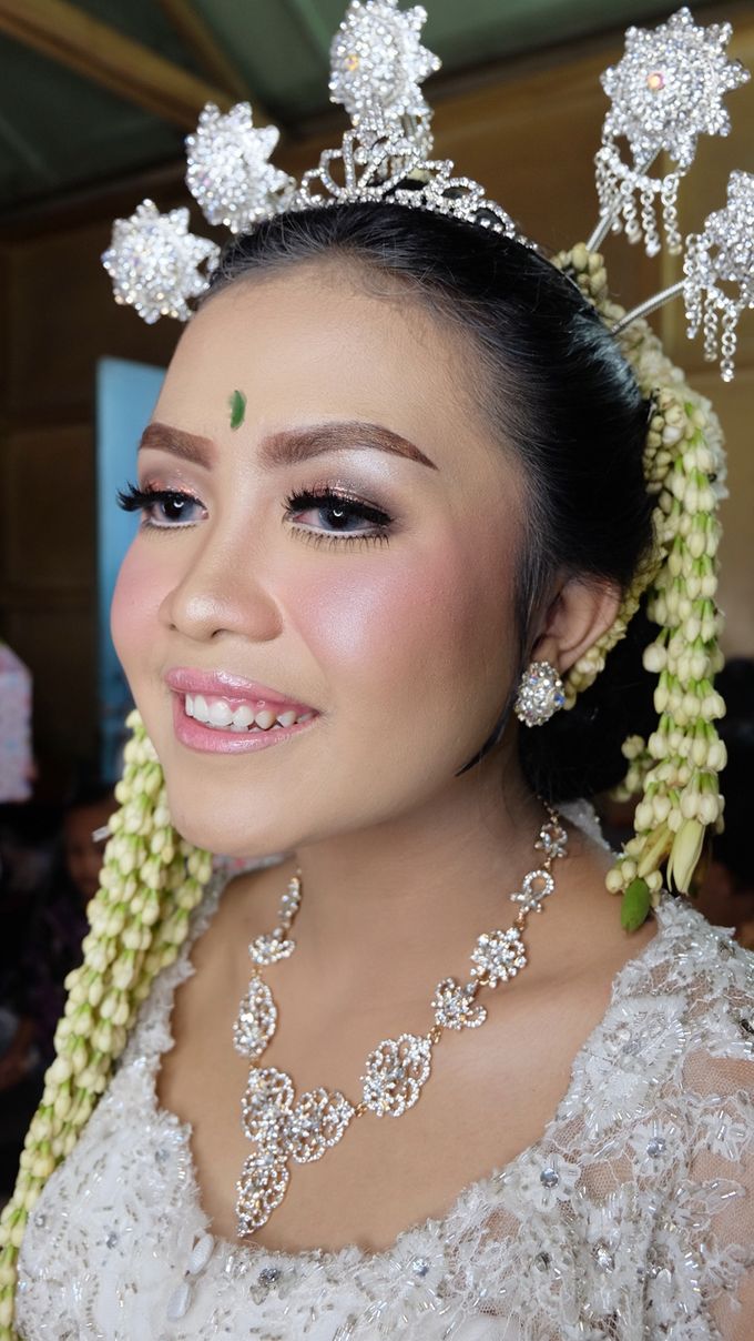 Wedding Tiara by Elsa Novianti Makeup - 001