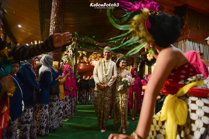 Sasono Utomo TMII Wedding | Pernikahan Megah dalam Tradisi Jawa by Memopro Wedding Organizer - 017