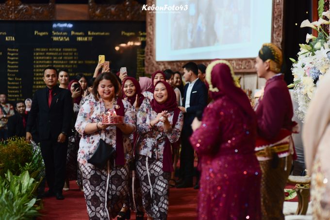 Sasono Utomo TMII Wedding | Pernikahan Megah dalam Tradisi Jawa by Memopro Wedding Organizer - 007