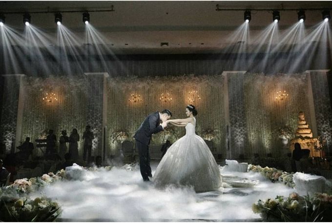 Mr. Stefano & Mrs. Vivie by Ventlee Groom Centre - 006 Mr. Stefano & Mrs. Vivie by Ventlee Groom Centre - 006
