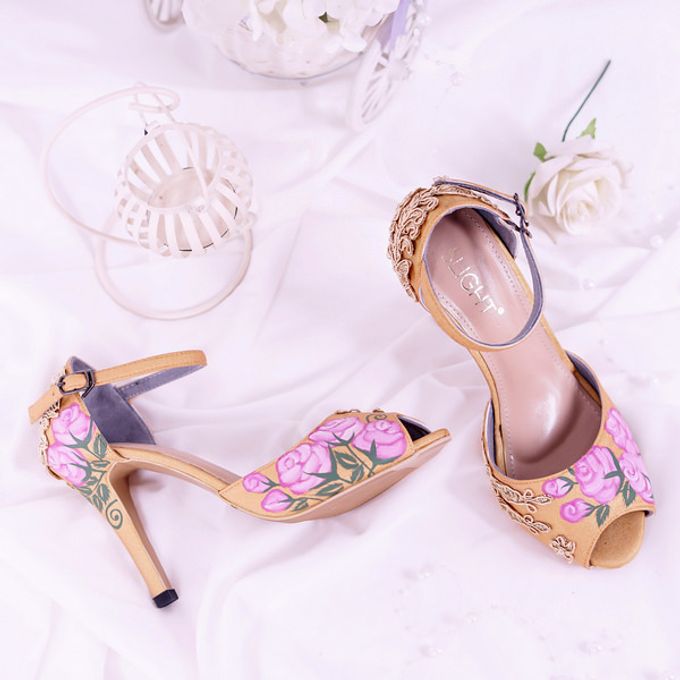 epatu Ankle Strap Brukat Lukis Fiore Emas by SLIGHTshop.com - 002 epatu Ankle Strap Brukat Lukis Fiore Emas by SLIGHTshop.com - 002