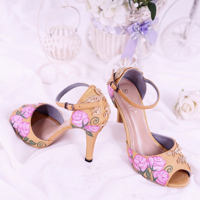 epatu Ankle Strap Brukat Lukis Fiore Emas by SLIGHTshop.com - 001 epatu Ankle Strap Brukat Lukis Fiore Emas by SLIGHTshop.com - 001
