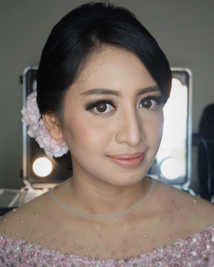 Engagement & Prewedding Make up  by shabrinamakeup - 001