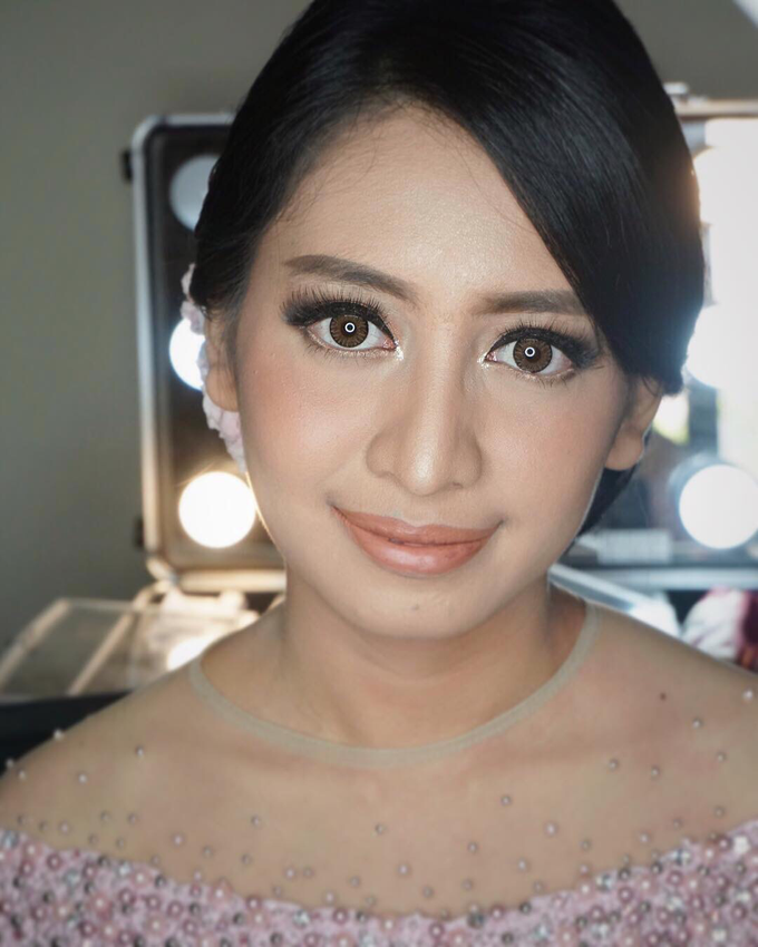 Engagement & Prewedding Make up  by shabrinamakeup - 003