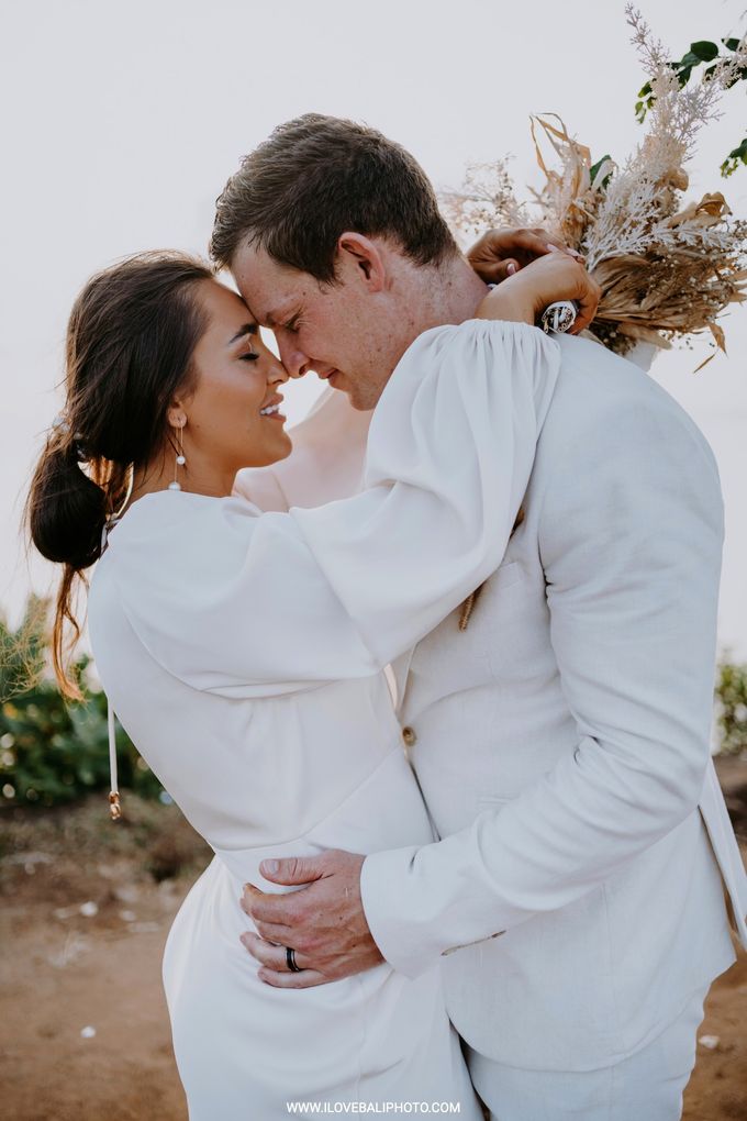 Sheridan & Luke - Bali Elopement - Balangan Cliff Jimbaran by I Love Bali Photography - 007