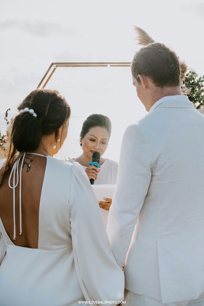 Sheridan & Luke - Bali Elopement - Balangan Cliff Jimbaran by I Love Bali Photography - 002