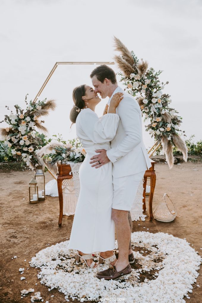 Sheridan & Luke - Bali Elopement - Balangan Cliff Jimbaran by I Love Bali Photography - 003