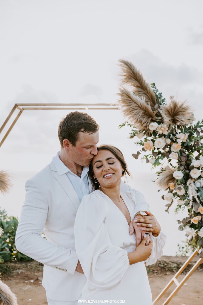 Sheridan & Luke - Bali Elopement - Balangan Cliff Jimbaran by I Love Bali Photography - 004