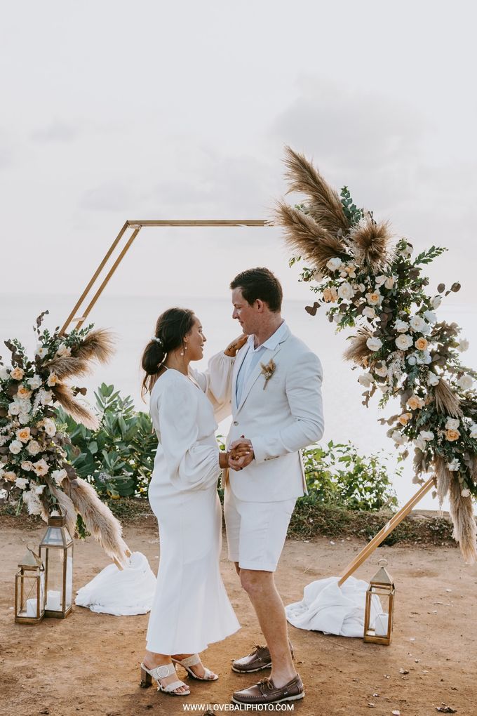 Sheridan & Luke - Bali Elopement - Balangan Cliff Jimbaran by I Love Bali Photography - 005