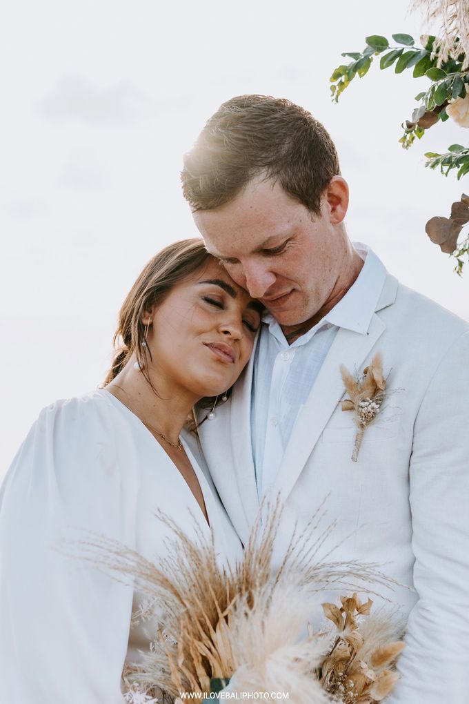 Sheridan & Luke - Bali Elopement - Balangan Cliff Jimbaran by I Love Bali Photography - 006