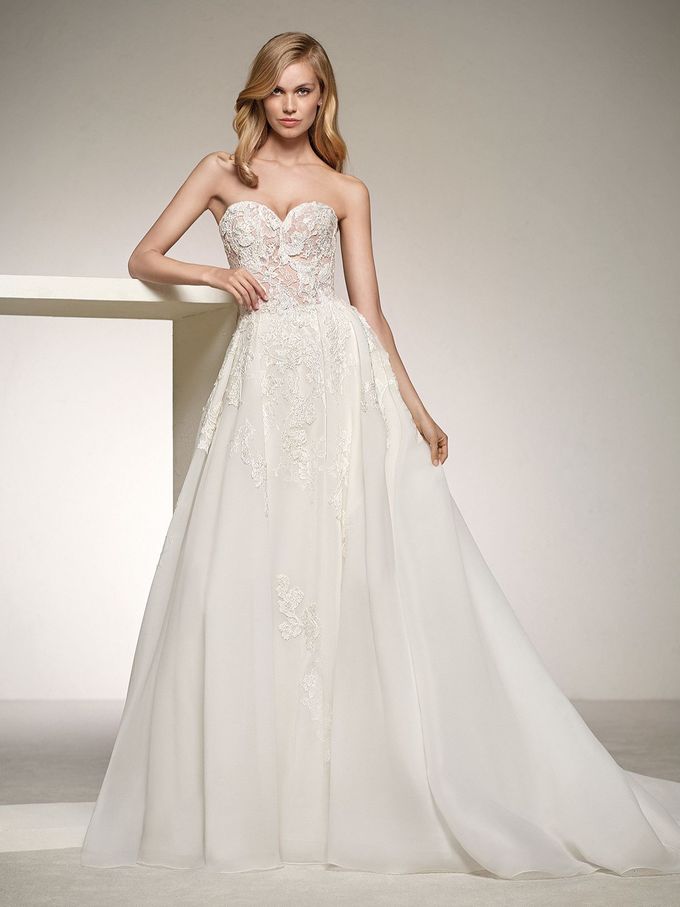 Pronovias by DESIGNER BRIDAL ROOM - 027 Pronovias by DESIGNER BRIDAL ROOM - 027
